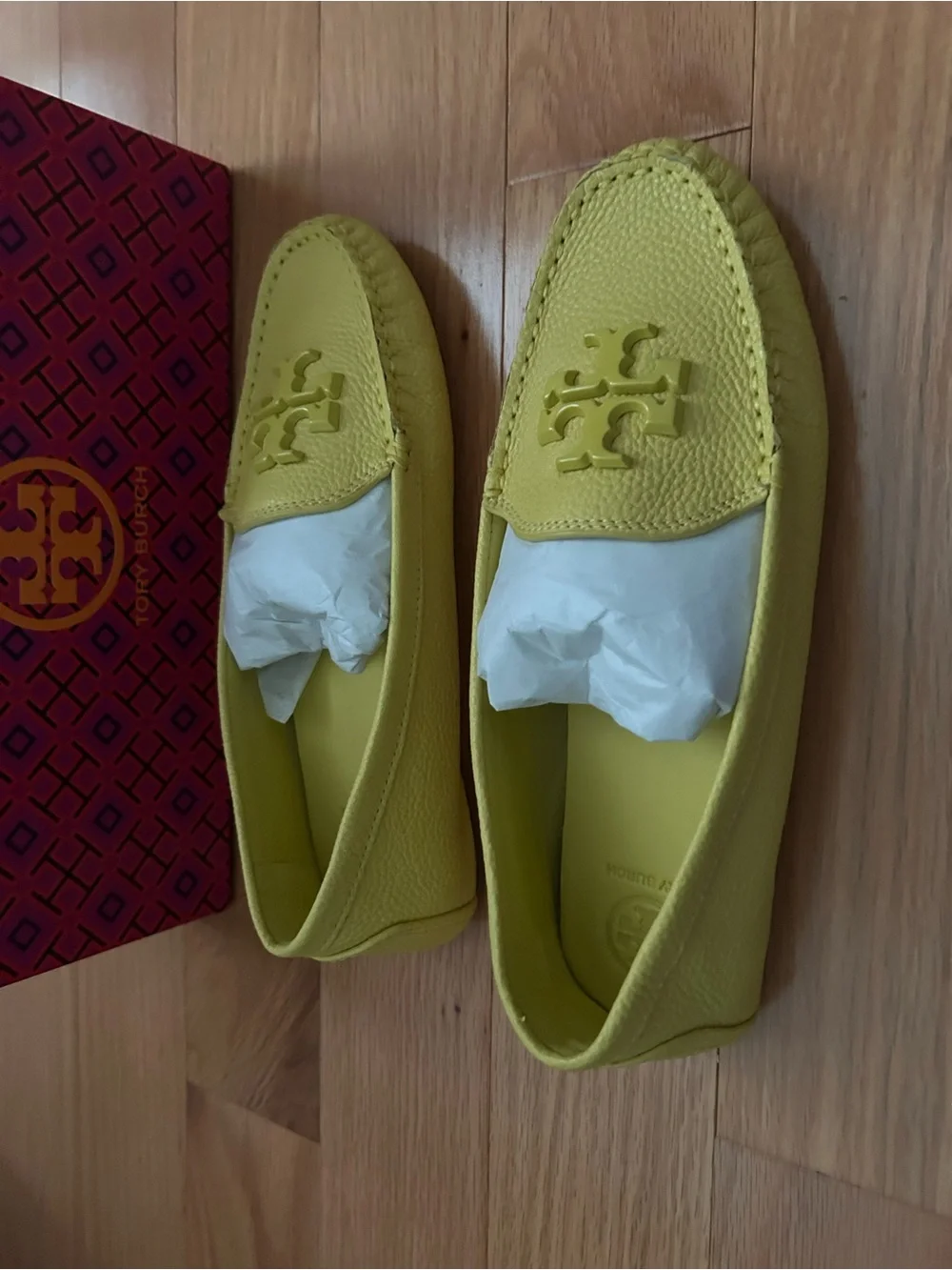 Tory Burch EVERLY DRIVER loafers - tumbled leather calendula yellow
